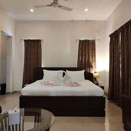 Aroma Ayur Heritage Mattanur Bagian luar foto