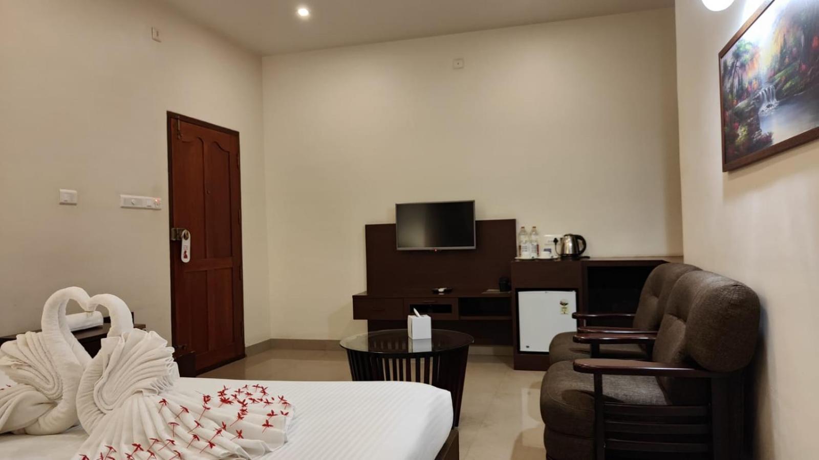Aroma Ayur Heritage Mattanur Bagian luar foto