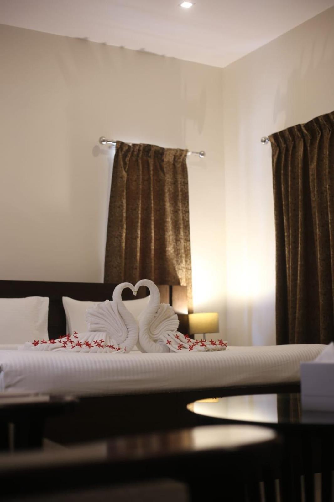 Aroma Ayur Heritage Mattanur Bagian luar foto