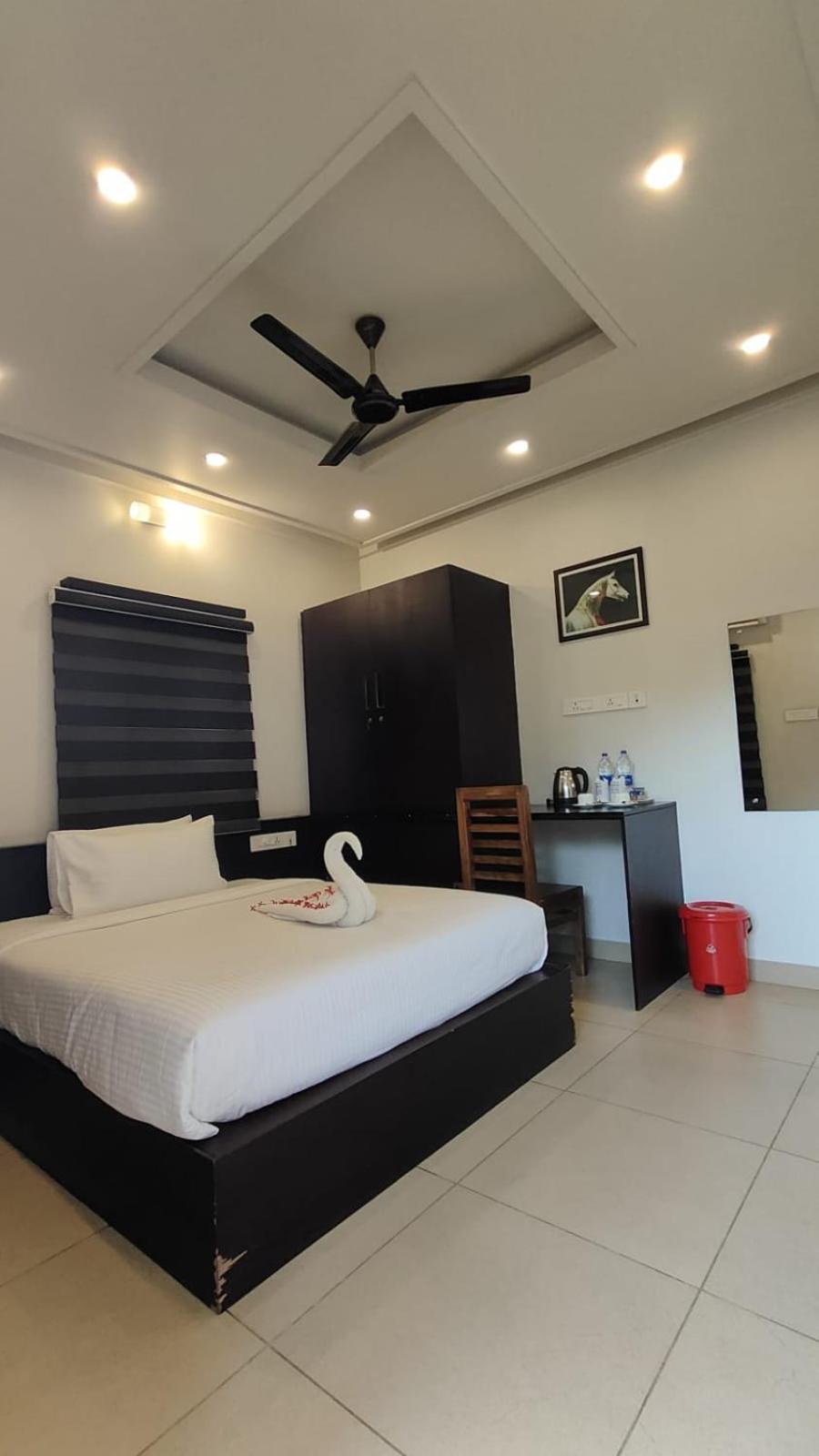 Aroma Ayur Heritage Mattanur Bagian luar foto
