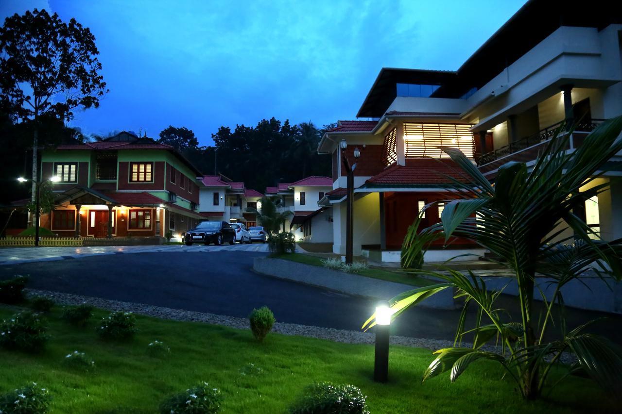 Aroma Ayur Heritage Mattanur Bagian luar foto