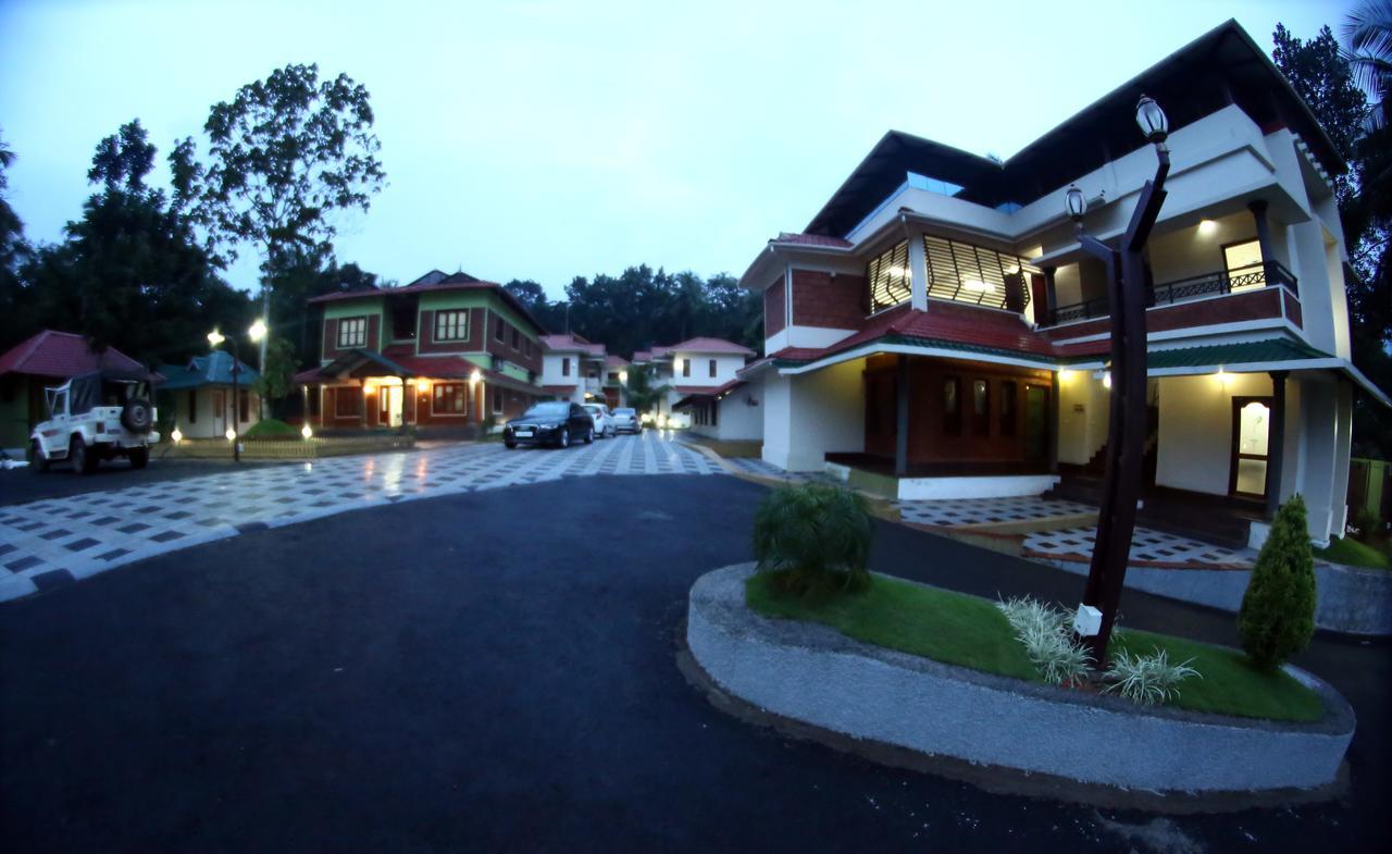 Aroma Ayur Heritage Mattanur Bagian luar foto