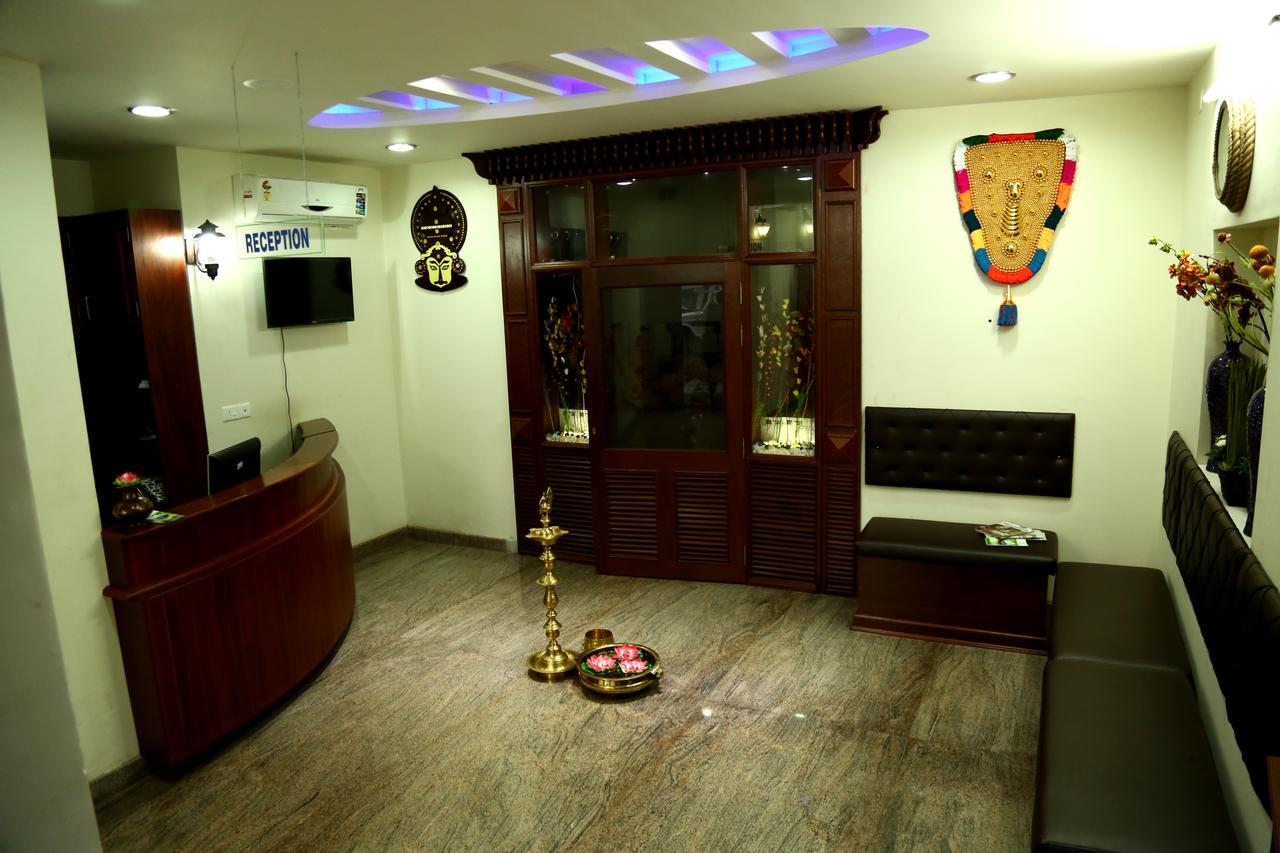 Aroma Ayur Heritage Mattanur Bagian luar foto