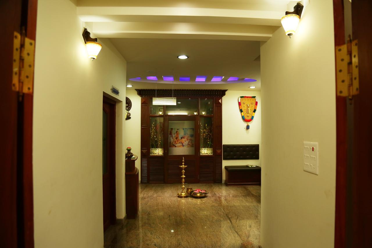 Aroma Ayur Heritage Mattanur Bagian luar foto